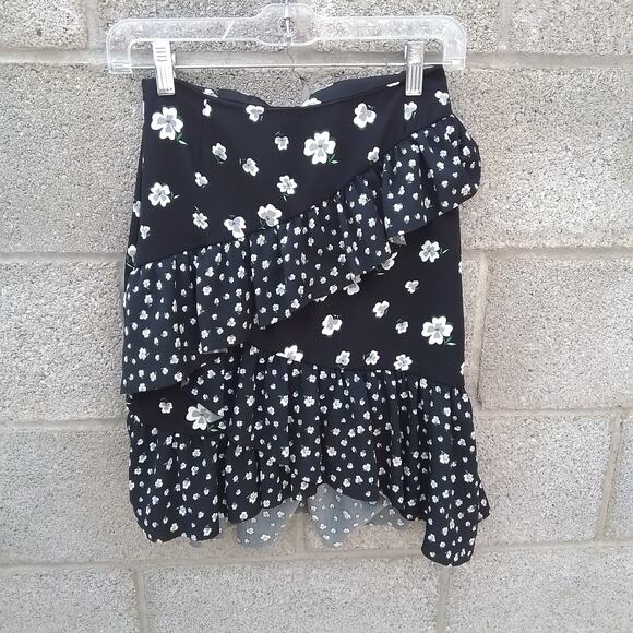 H&M Mini Skirt Sz 4 Black Floral Boho Tiered‎ Asymmetrical Ruffle Mid Rise - Picture 2 of 6